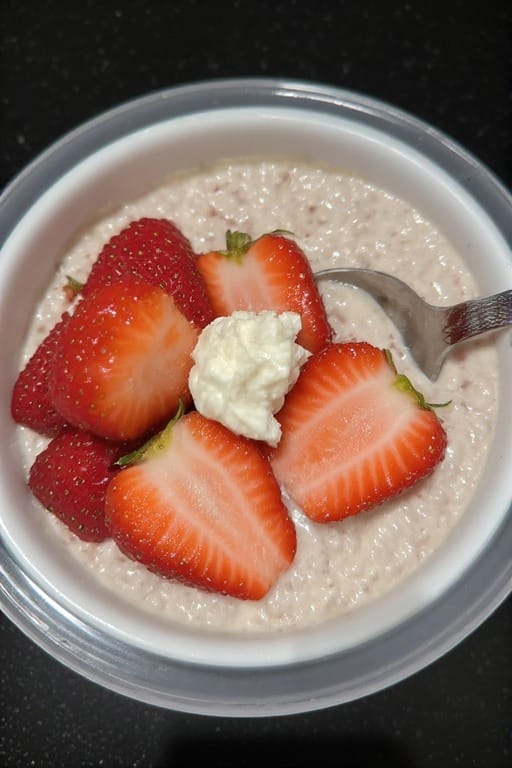 Strawberry Cheesecake Overnight Oats