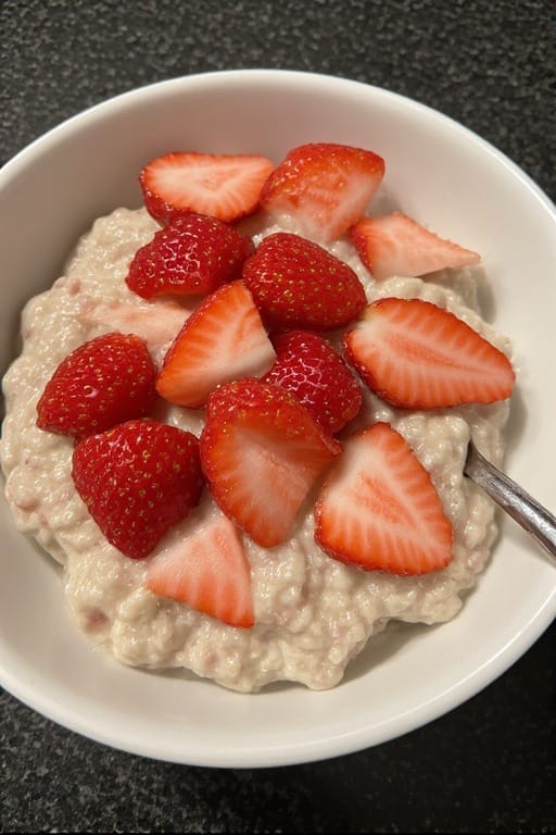 Strawberry Cheesecake Overnight Oats