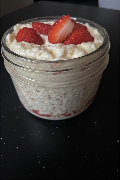 Strawberry Cheesecake Overnight Oats
