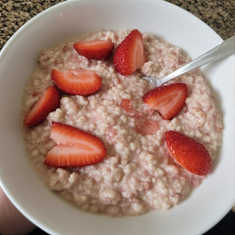 Strawberry Cheesecake Overnight Oats