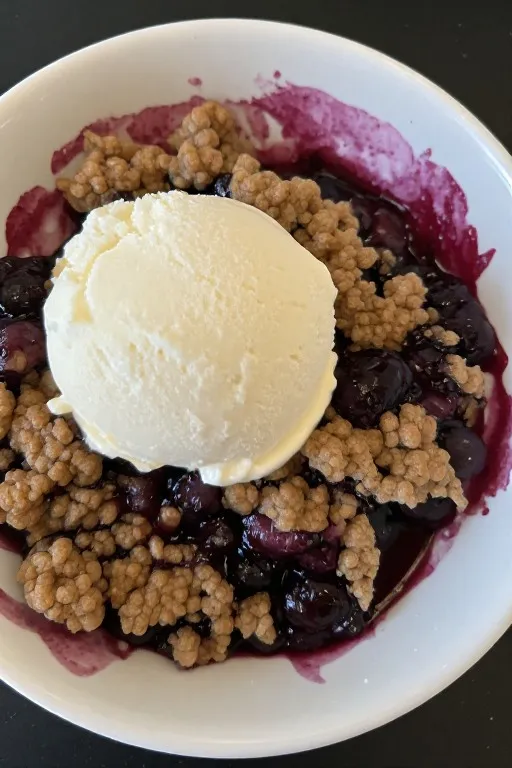 blueberry crisp in bowl